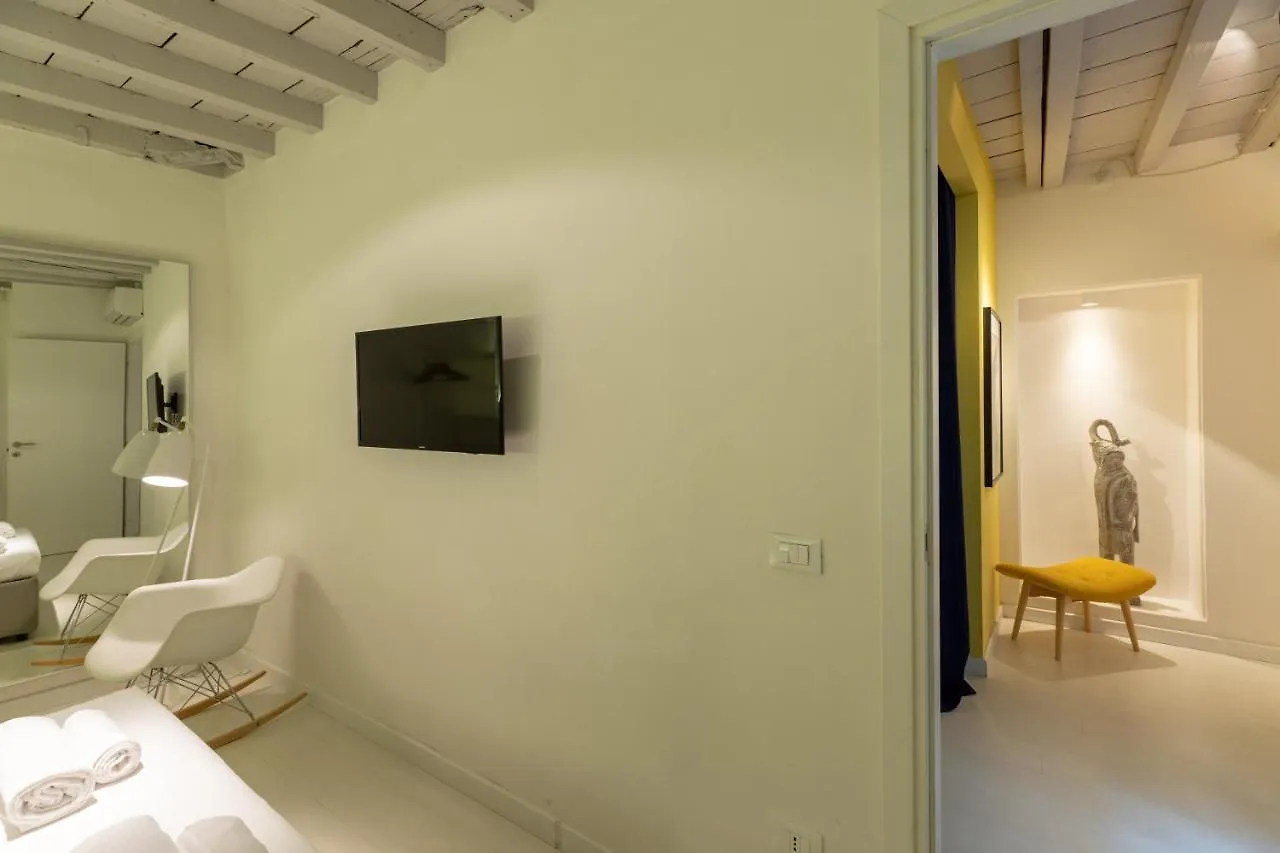 Pinti Patio Apartment Florence
